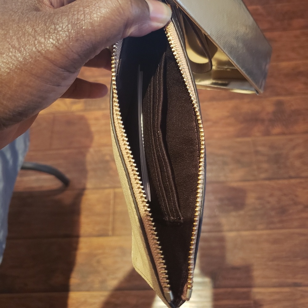 Coach wristlet - Picture 3 of 3